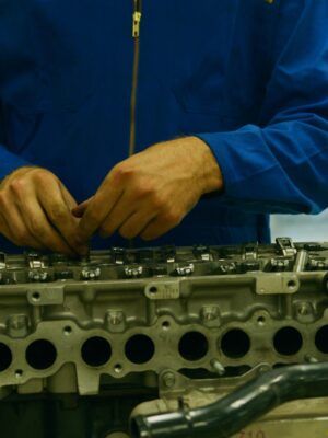 Disassembly and repair of an engine